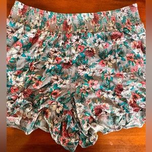 Torrid Floral Crinkle Gauze High Rise 5 Inch Shorts - Size 1, 1X, 14-16